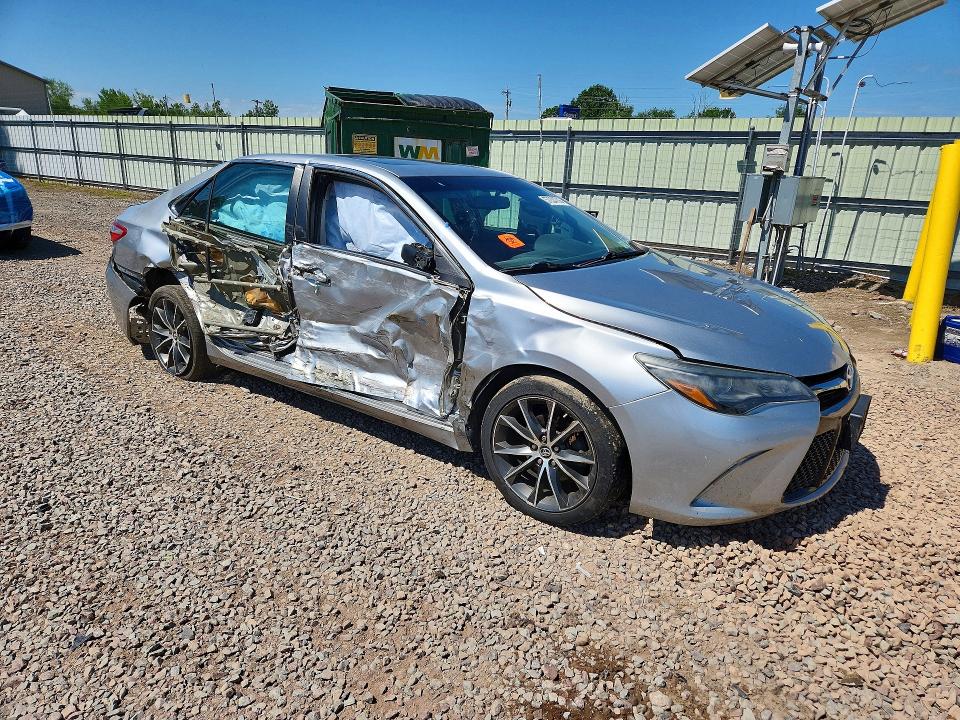 57034786 :رقم المزاد ، 4T1BK1FK5HU580282 vin ، 2017 Toyota Camry مزاد بيع