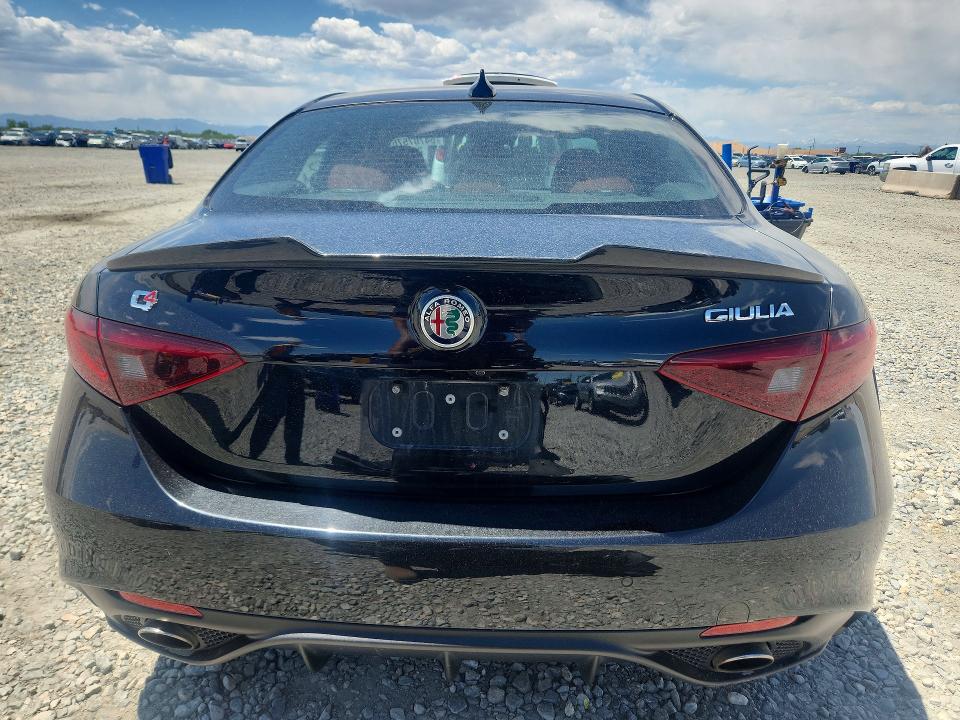 54707576 :رقم المزاد ، ZARFAEEN1J7570838 vin ، 2018 Alfa Romeo Giulia مزاد بيع