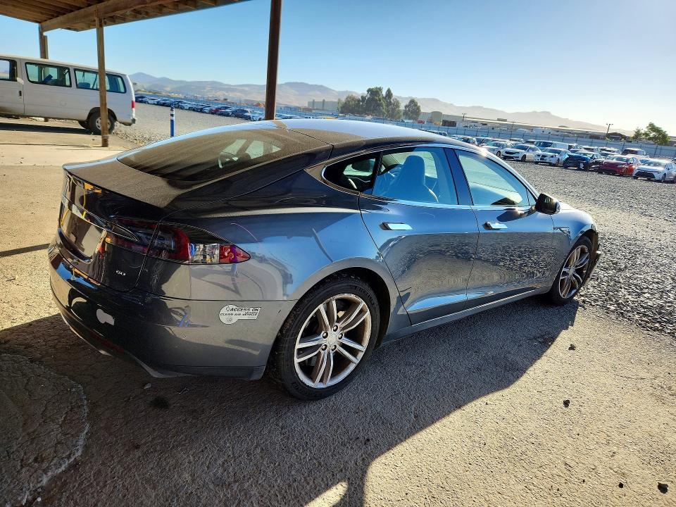 Продажа на аукционе авто 2013 Tesla Model S, vin: 5YJSA1CG6DFP17255, номер лота: 57057286