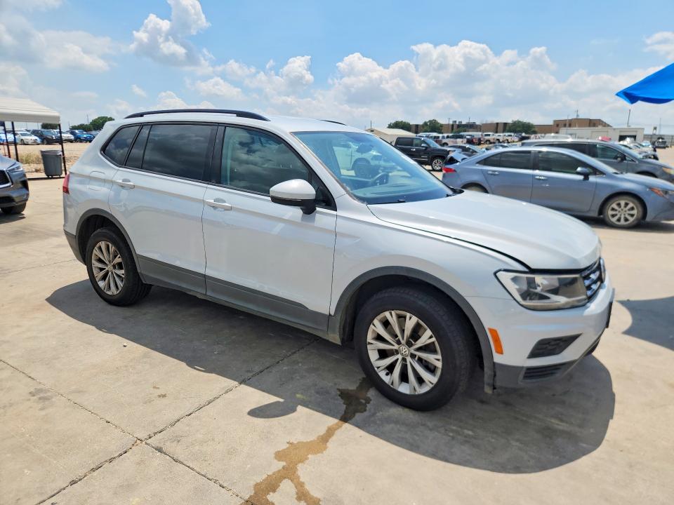 56737936 :رقم المزاد ، 3VV1B7AXXJM068423 vin ، 2018 Volkswagen Tiguan مزاد بيع