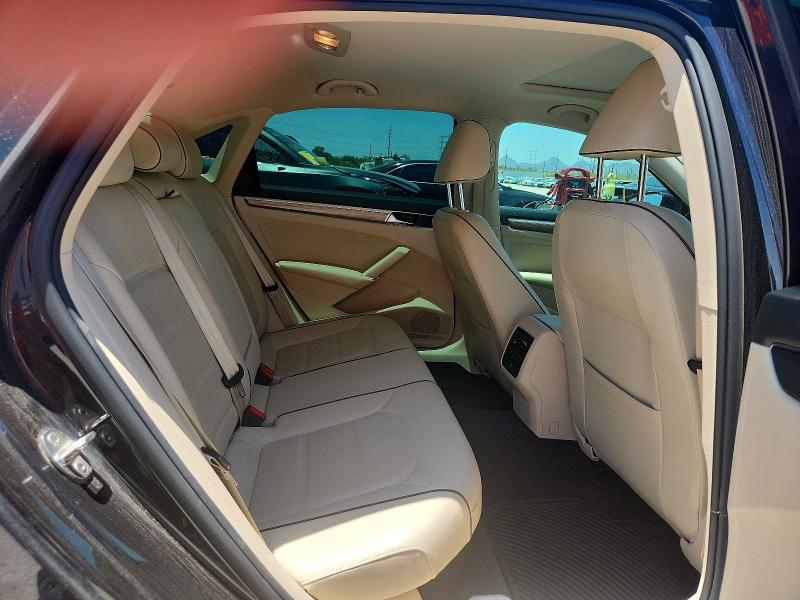 56177356 :رقم المزاد ، 1VWBA7A38JC045482 vin ، 2018 Volkswagen Passat مزاد بيع