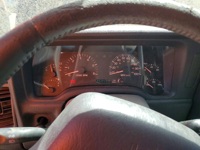54520336 :رقم المزاد ، 1J4FF48S61L613546 vin ، 2001 Jeep Cherokee مزاد بيع