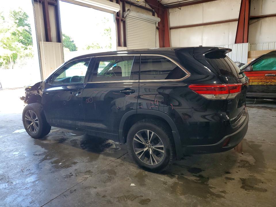2018 Toyota Highlander მანქანა იყიდება აუქციონზე, vin: 5TDBZRFH9JS879318, აუქციონის ნომერი: 57639376