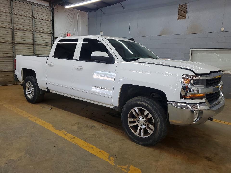 2018 Chevrolet Silverado მანქანა იყიდება აუქციონზე, vin: 3GCUKREC3JG215940, აუქციონის ნომერი: 58530746