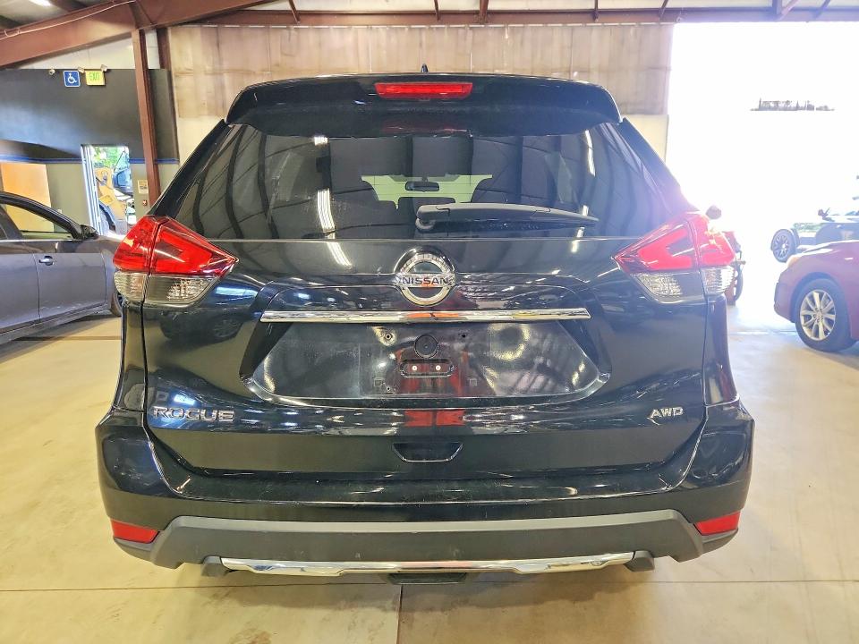 2017 Nissan Rogue მანქანა იყიდება აუქციონზე, vin: 5N1AT2MM1HC741994, აუქციონის ნომერი: 58687926