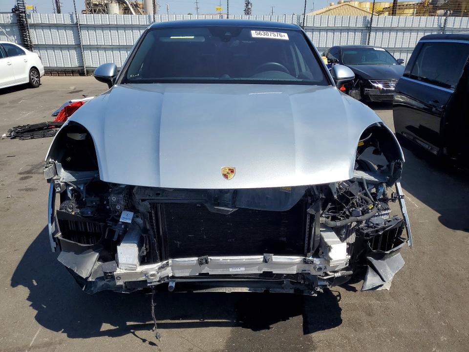 56307576 :رقم المزاد ، WP1BE2AY8NDA51058 vin ، 2022 Porsche Cayenne مزاد بيع