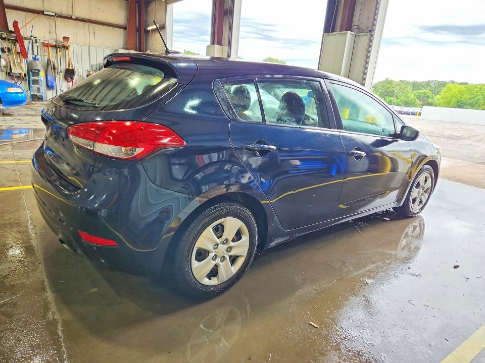 56261996 :رقم المزاد ، KNAFK5A85H5697408 vin ، 2017 Kia Forte مزاد بيع