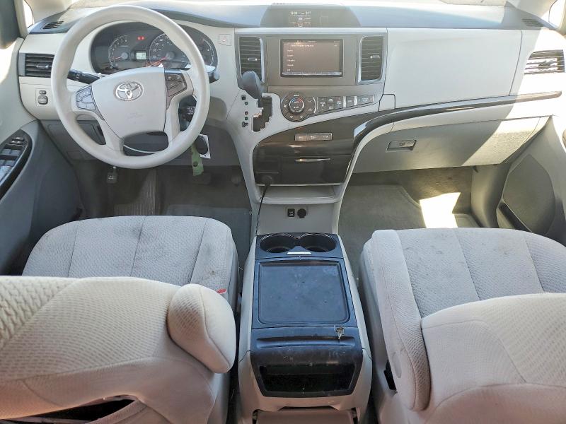 85453505 :رقم المزاد ، 5TDKK3DC2DS355621 vin ، 2013 Toyota Sienna مزاد بيع