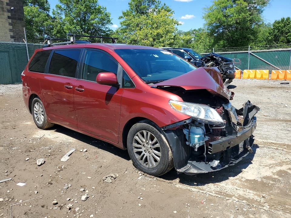 57550756 :رقم المزاد ، 5TDYK3DCXFS655159 vin ، 2015 Toyota Sienna مزاد بيع