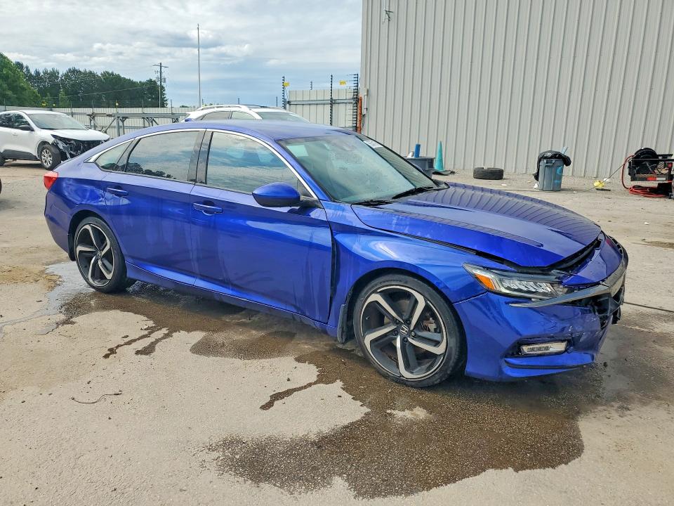 55501876 :رقم المزاد ، 1HGCV1F35JA153184 vin ، 2018 Honda Accord مزاد بيع
