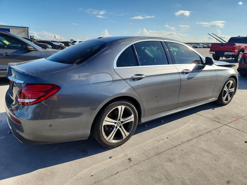 2018 Mercedes-benz E მანქანა იყიდება აუქციონზე, vin: WDDZF4JB3JA310500, აუქციონის ნომერი: 54343716