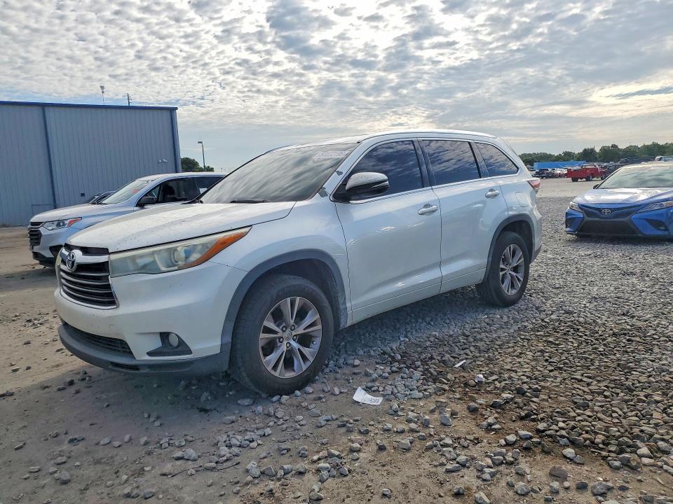 Auction sale of the 2015 Toyota Highlander, vin: 5TDKKRFH2FS100854, lot number: 57222196