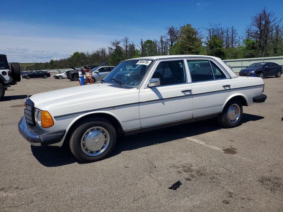 56046706 :رقم المزاد ، WDBAB23A3DB403204 vin ، 1983 Mercedes-benz 240 مزاد بيع
