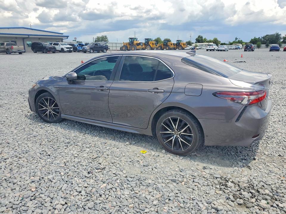 Продаж на аукціоні авто 2021 Toyota Camry, vin: 4T1G11AK3MU560185, номер лоту: 57408266