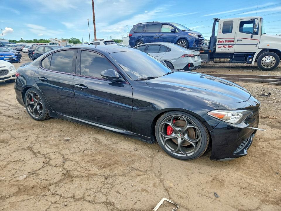 57572416 :رقم المزاد ، ZARFAEEN4H7544406 vin ، 2017 Alfa Romeo Giulia مزاد بيع