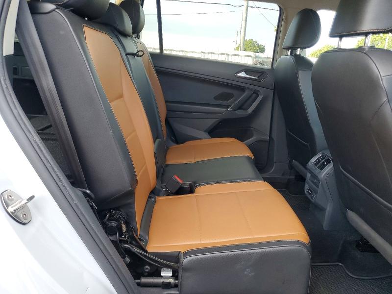 56607306 :رقم المزاد ، 3VV2B7AX3JM220000 vin ، 2018 Volkswagen Tiguan مزاد بيع