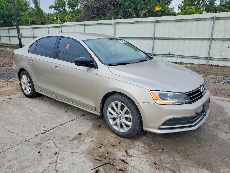 57906086 :رقم المزاد ، 3VWD07AJ2FM268116 vin ، 2015 Volkswagen Jetta مزاد بيع