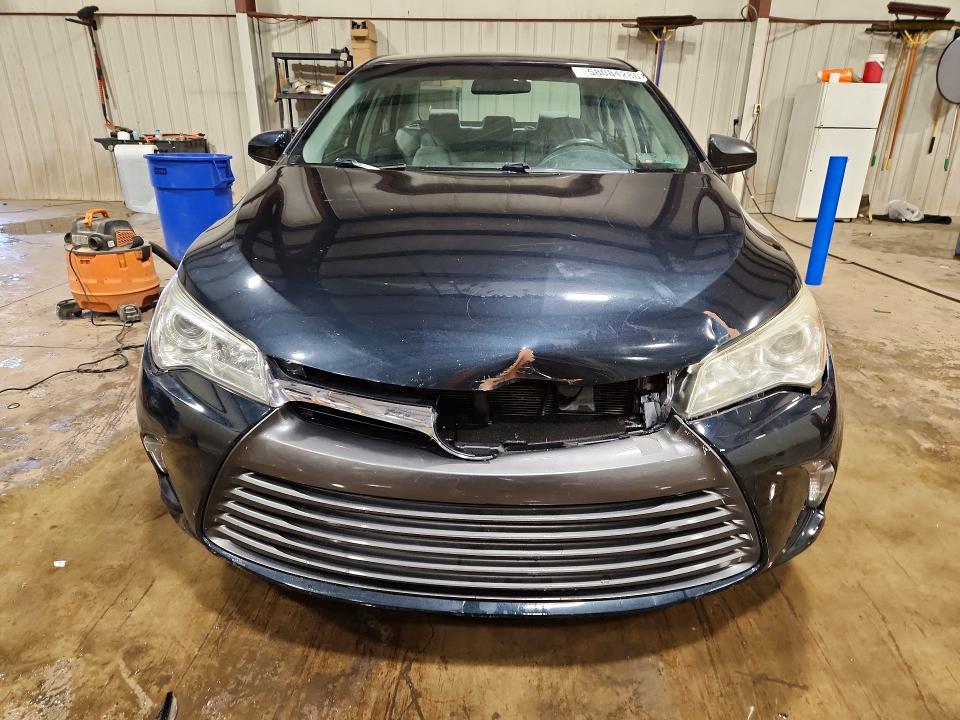 2015 Toyota Camry მანქანა იყიდება აუქციონზე, vin: 4T4BF1FK4FR505886, აუქციონის ნომერი: 58084286