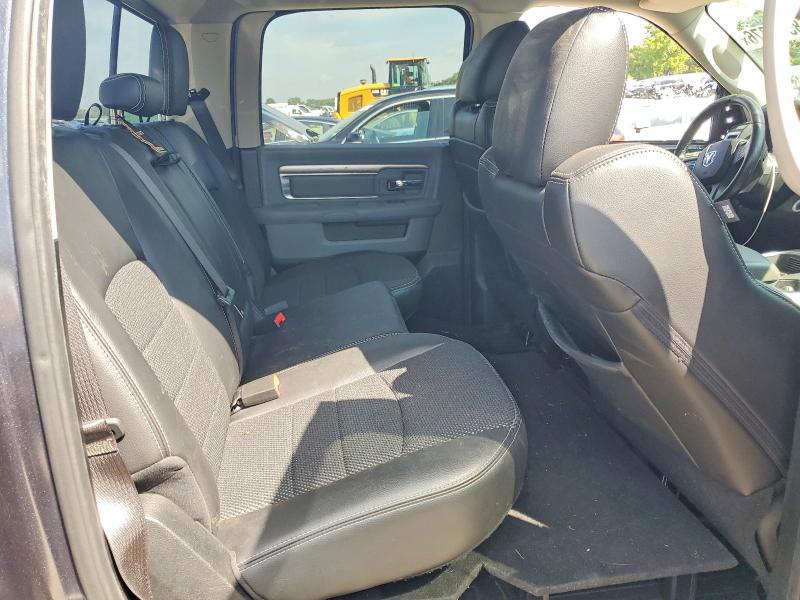 58596076 :رقم المزاد ، 1C6RR6LT9JS105493 vin ، 2018 Ram 1500 مزاد بيع