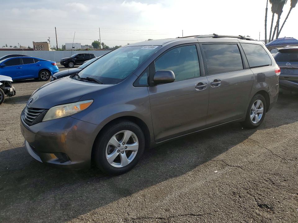2011 Toyota Sienna მანქანა იყიდება აუქციონზე, vin: 5TDKK3DC3BS054434, აუქციონის ნომერი: 55718906