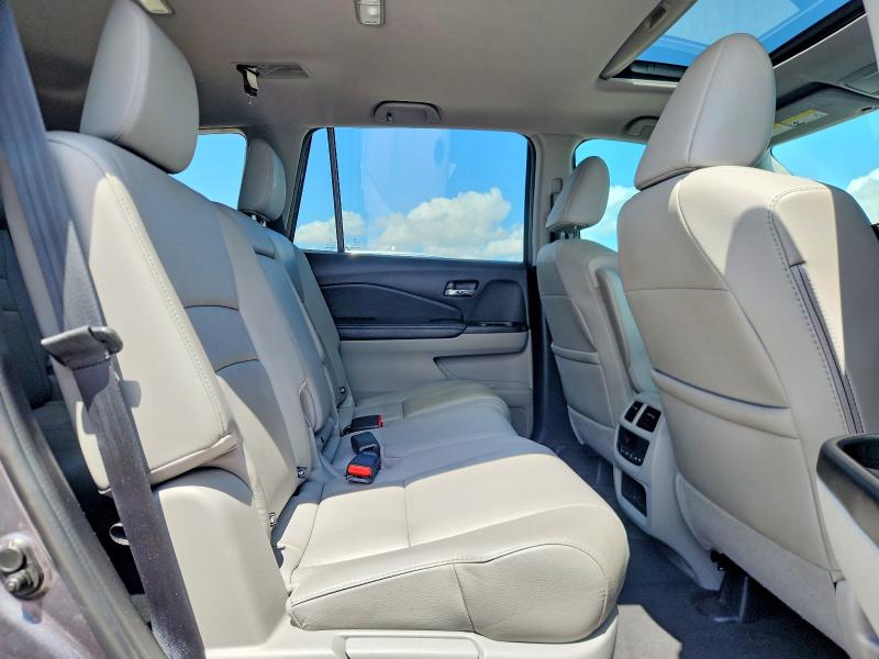 56588326 :رقم المزاد ، 5FNYF5H51JB010067 vin ، 2018 Honda Pilot مزاد بيع