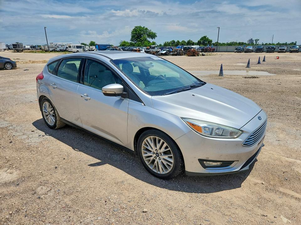 56648426 :رقم المزاد ، 1FADP3N28HL272434 vin ، 2017 Ford Focus Titanium 4d Ha مزاد بيع