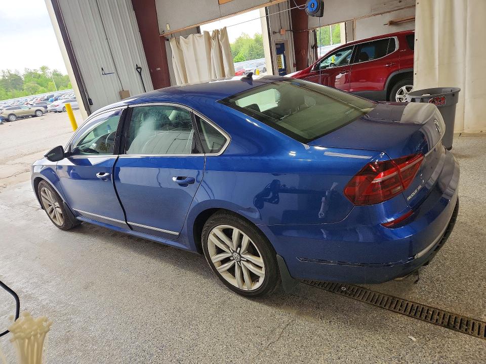 2017 Volkswagen Passat მანქანა იყიდება აუქციონზე, vin: 1VWCM7A33HC068870, აუქციონის ნომერი: 56695136