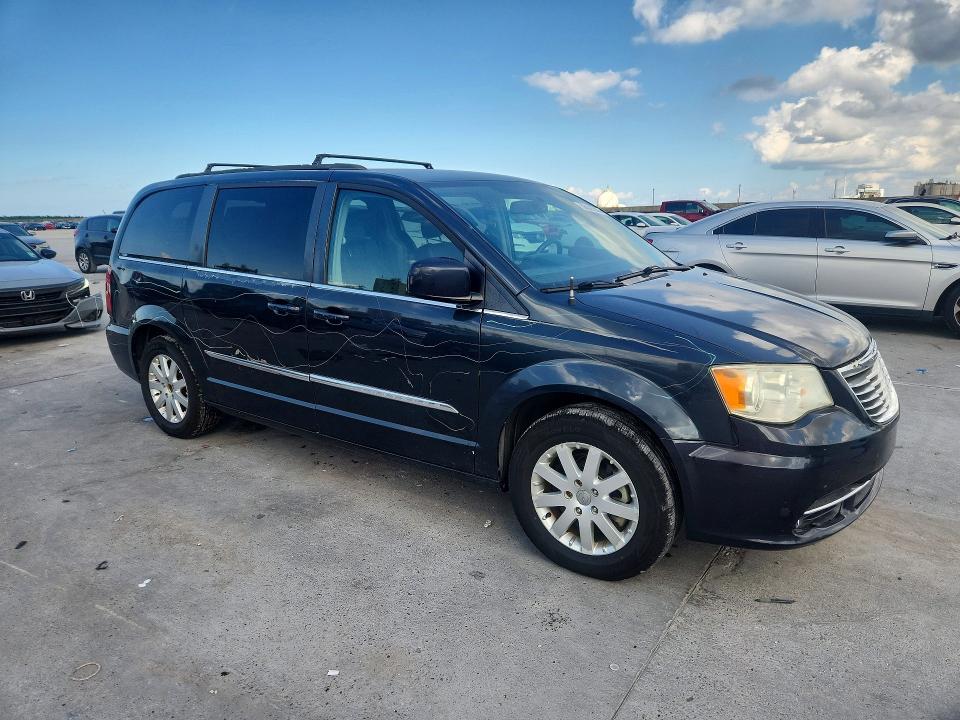 56626506 :رقم المزاد ، 2C4RC1BG8ER124545 vin ، 2014 Chrysler Town & Country مزاد بيع