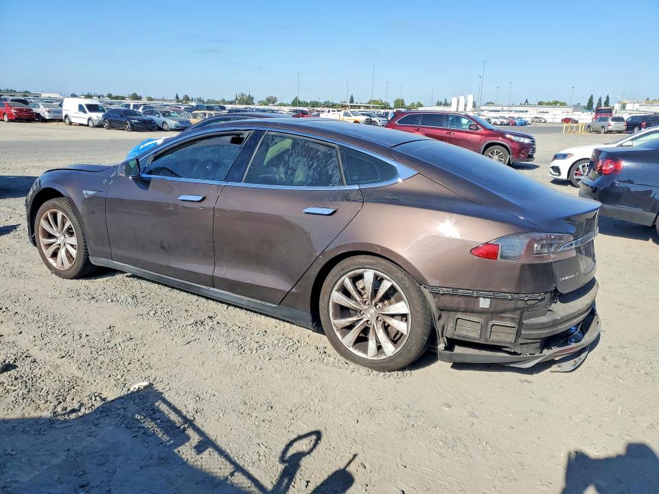 58951266 :رقم المزاد ، 5YJSA1CN1DFP27464 vin ، 2013 Tesla Model S مزاد بيع