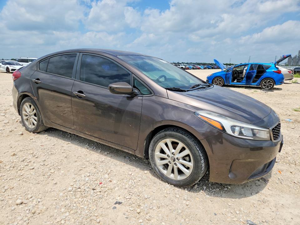 57422826 :رقم المزاد ، 3KPFL4A76HE131957 vin ، 2017 Kia Forte مزاد بيع