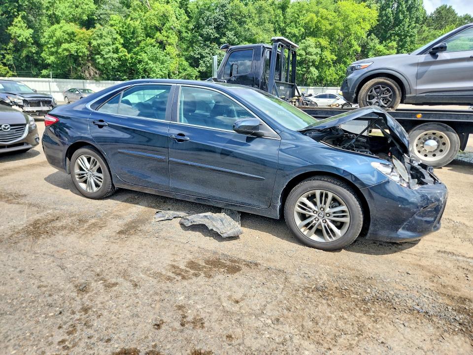 56433416 :رقم المزاد ، 4T1BF1FK0HU374310 vin ، 2017 Toyota Camry مزاد بيع