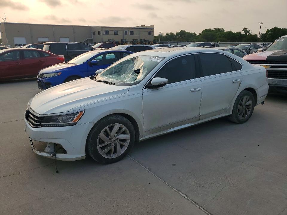 58611446 :رقم المزاد ، 1VWBA7A33JC002703 vin ، 2018 Volkswagen Passat مزاد بيع