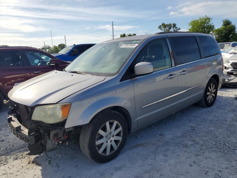 2015 Chrysler Town & Country მანქანა იყიდება აუქციონზე, vin: 2C4RC1BG3FR514938, აუქციონის ნომერი: 65545146