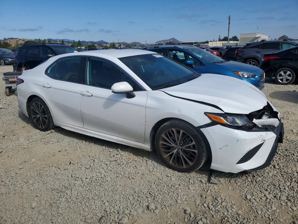 57936166 :رقم المزاد ، 4T1B11HK2KU832142 vin ، 2019 Toyota Camry مزاد بيع