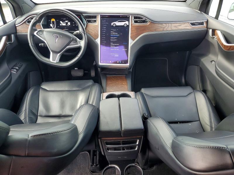 57017916 :رقم المزاد ، 5YJXCBE27HF070152 vin ، 2017 Tesla Model X مزاد بيع