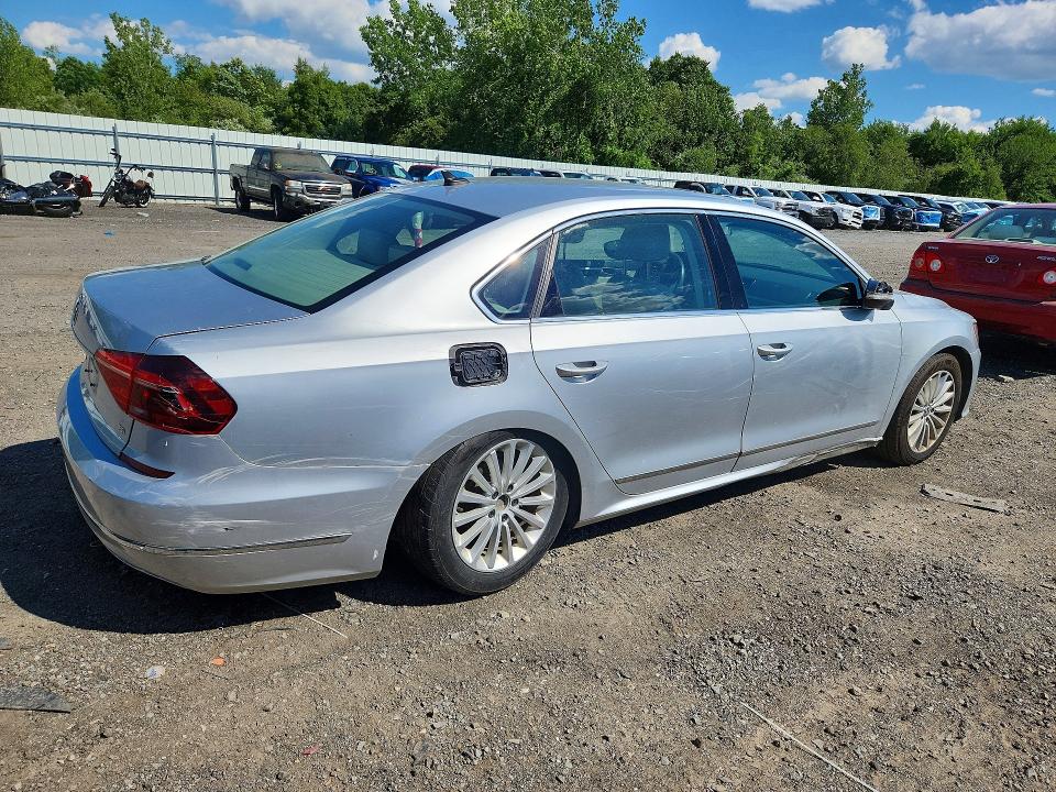 58004546 :رقم المزاد ، 1VWBT7A37HC051066 vin ، 2017 Volkswagen Passat مزاد بيع
