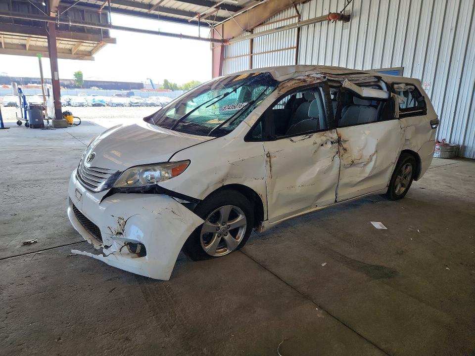 Продаж на аукціоні авто 2015 Toyota Sienna, vin: 5TDZK3DC5FS600753, номер лоту: 57435016