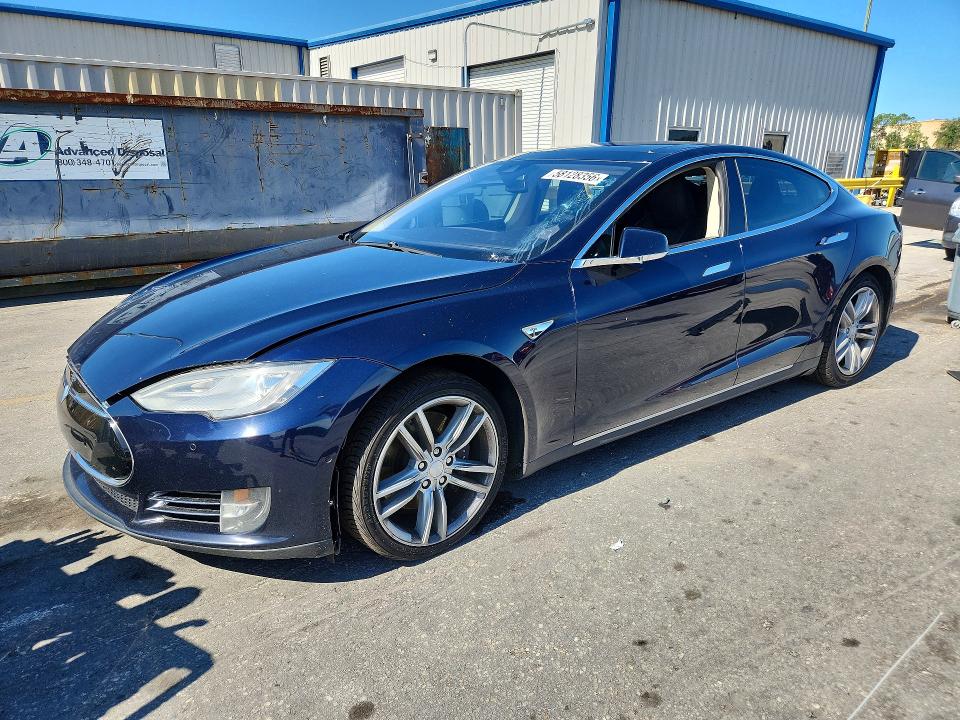 2015 Tesla Model S მანქანა იყიდება აუქციონზე, vin: 5YJSA1H25FFP69282, აუქციონის ნომერი: 58128356