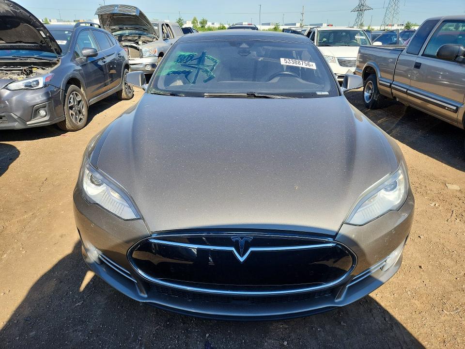 53388756 :رقم المزاد ، 5YJSA1S24FF097157 vin ، 2015 Tesla Model S مزاد بيع