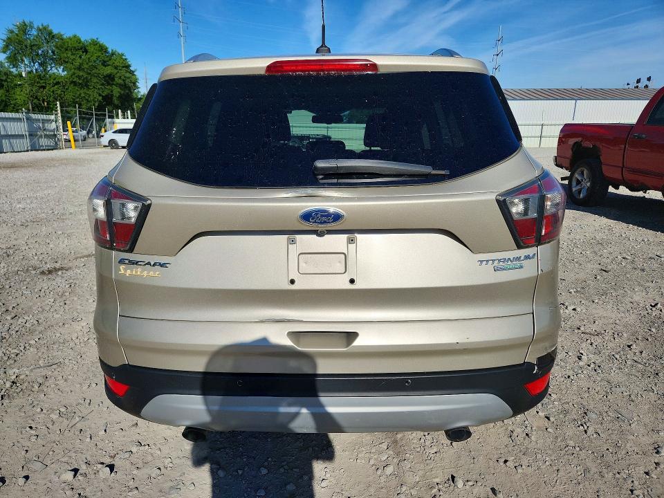 57400036 :رقم المزاد ، 1FMCU0JD3HUB00337 vin ، 2017 Ford Escape مزاد بيع
