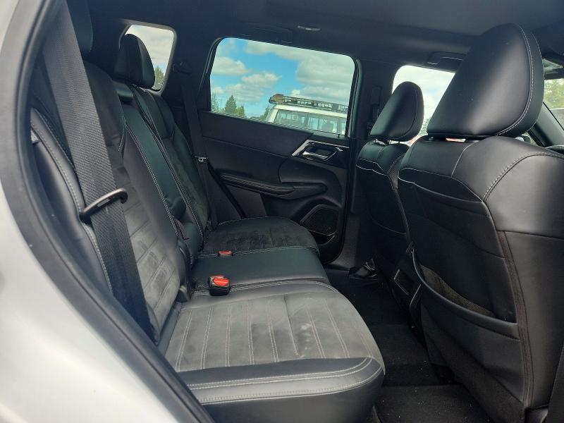 56032906 :رقم المزاد ، JA4J3UA82NZ078669 vin ، 2022 Mitsubishi Outlander مزاد بيع