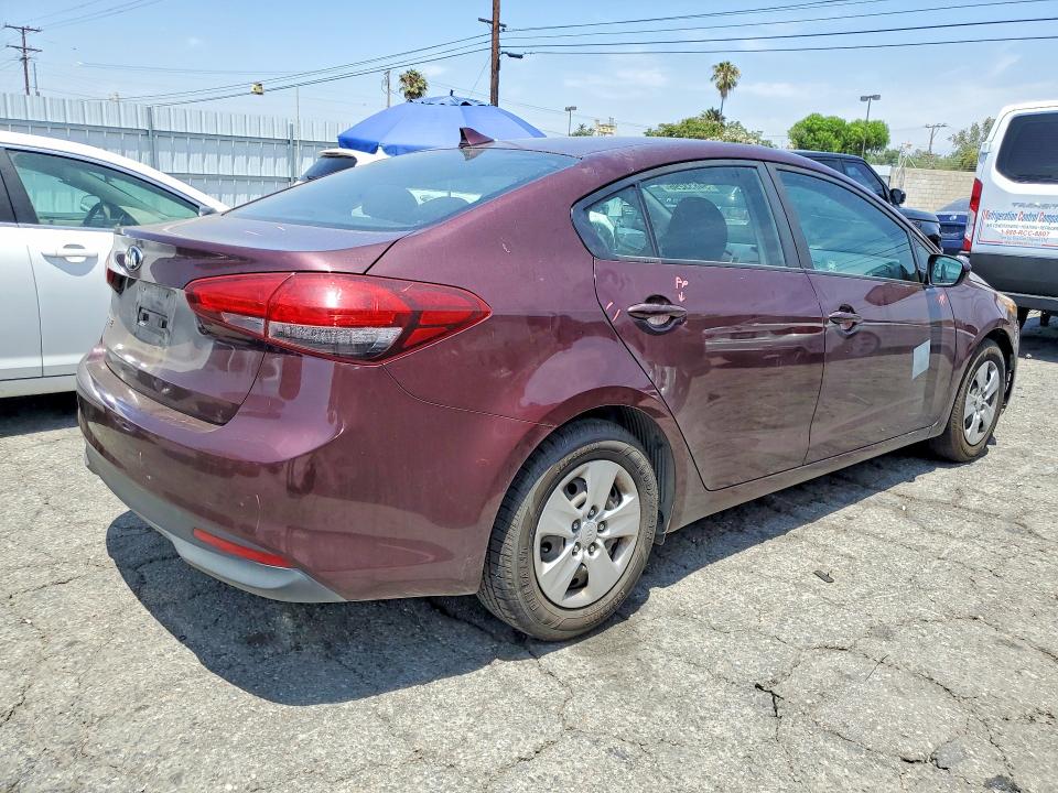 54833296 :رقم المزاد ، 3KPFK4A76HE097196 vin ، 2017 Kia Forte مزاد بيع