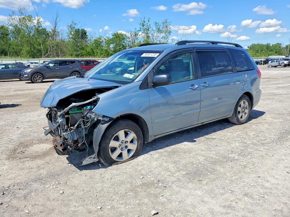 58461226 :رقم المزاد ، 5TDKK4CC9AS305429 vin ، 2010 Toyota Sienna مزاد بيع