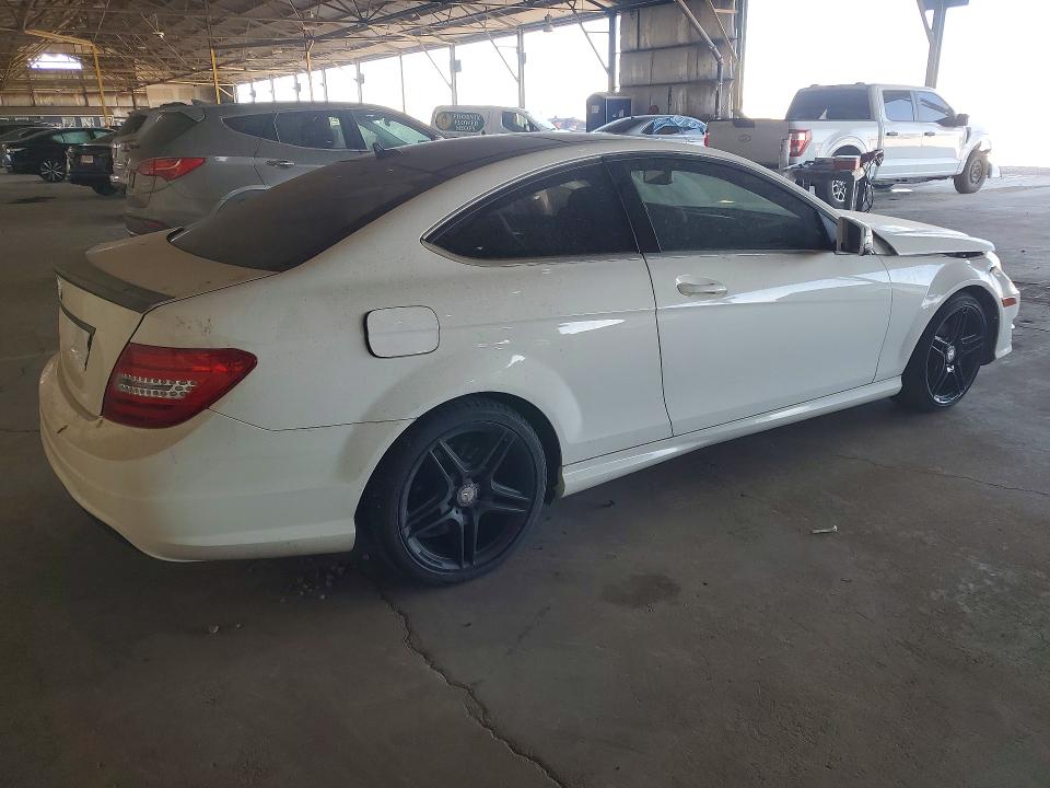 2014 Mercedes-benz C მანქანა იყიდება აუქციონზე, vin: WDDGJ4HB7EG272509, აუქციონის ნომერი: 56799566
