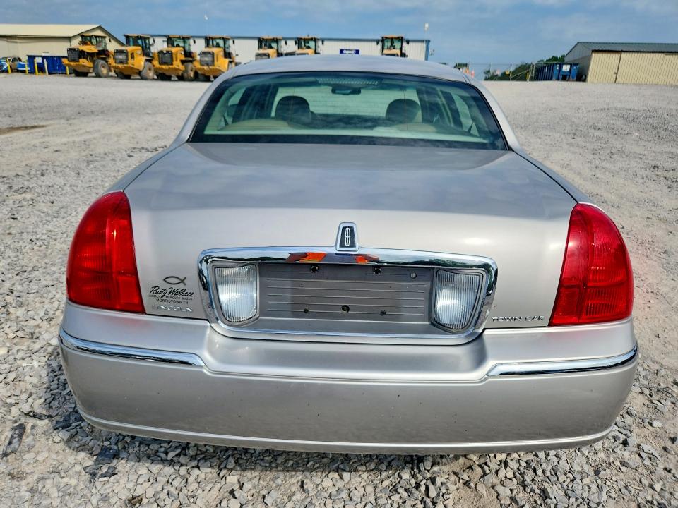 2008 Lincoln Town Car მანქანა იყიდება აუქციონზე, vin: 2LNHM82V68X659949, აუქციონის ნომერი: 59084176