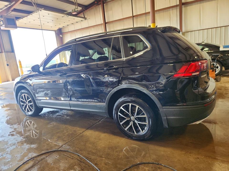 56128266 :رقم المزاد ، 3VV3B7AX7MM143186 vin ، 2021 Volkswagen Tiguan مزاد بيع