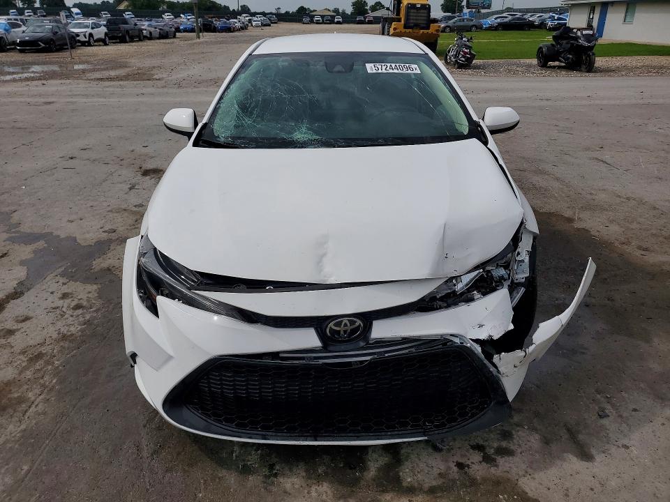 57244096 :رقم المزاد ، 5YFEPMAE1NP330133 vin ، 2022 Toyota Corolla مزاد بيع