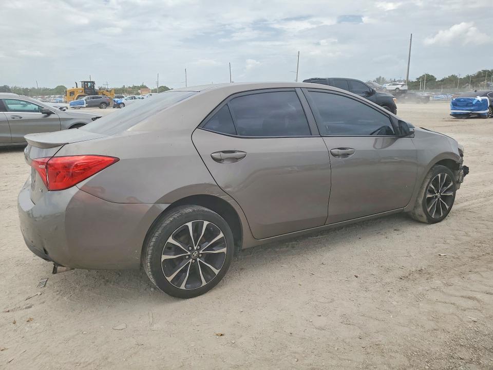 55570526 :رقم المزاد ، 2T1BURHE6JC014977 vin ، 2018 Toyota Corolla مزاد بيع