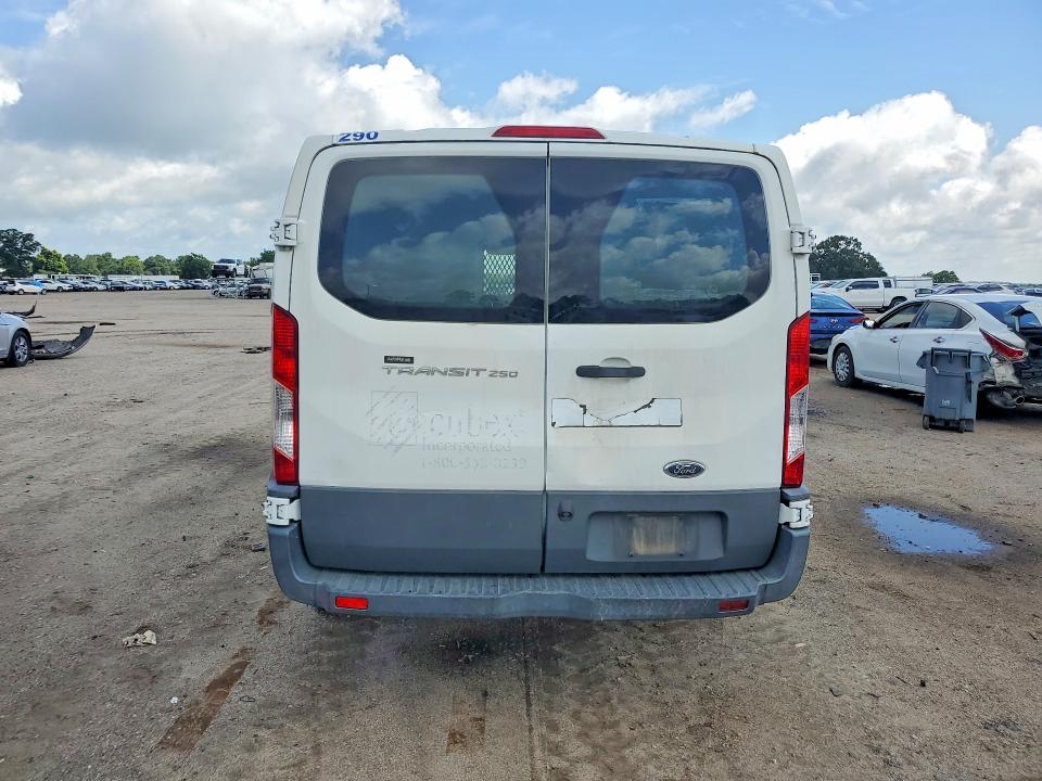 57544446 :رقم المزاد ، 1FTYR1YM8HKA18428 vin ، 2017 Ford Transit مزاد بيع