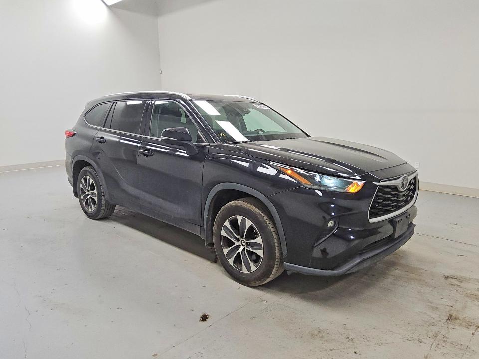 Продаж на аукціоні авто 2021 Toyota Highlander, vin: 5TDGZRBHXMS525260, номер лоту: 54285576